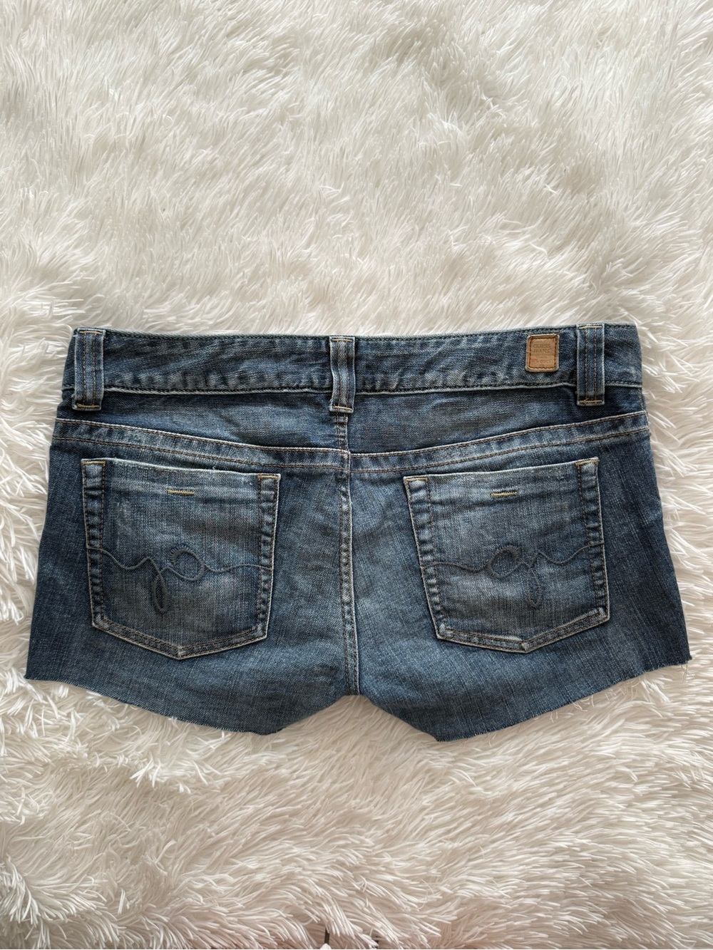 Vintage Guess Low rise Denim Short Shorts with Pocket Embroidery